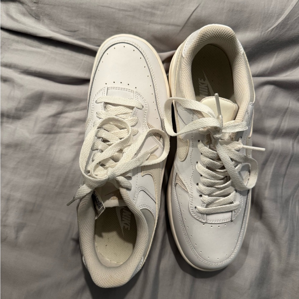 Nike Gamma Force Sneakers in White, Phantom Bone & Sand Drift, Size US Women 9 - Picture 5 of 7